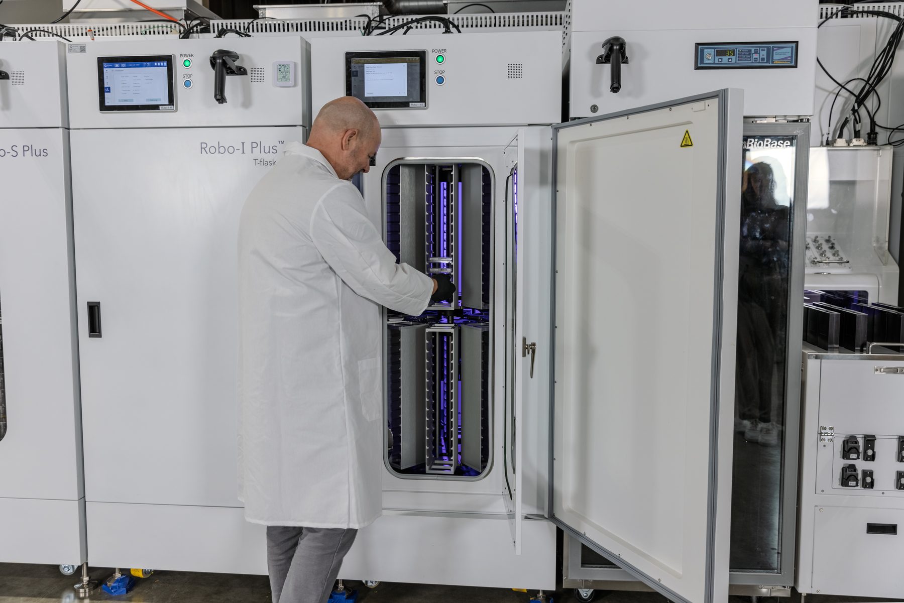Celltrio engineer loading a Robo-I Plus incubator